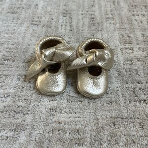 Freshly Picked Knotted Bow Gold Moccasins